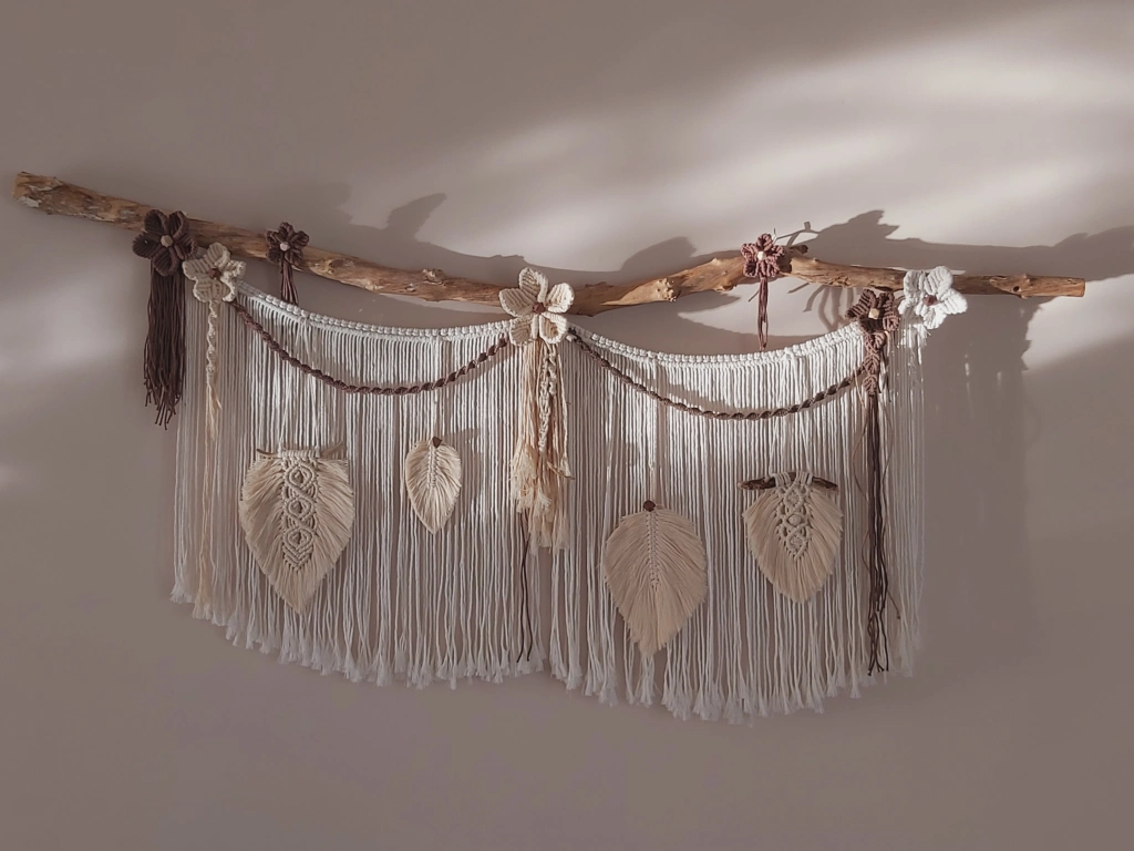Grande suspension murale en macramé