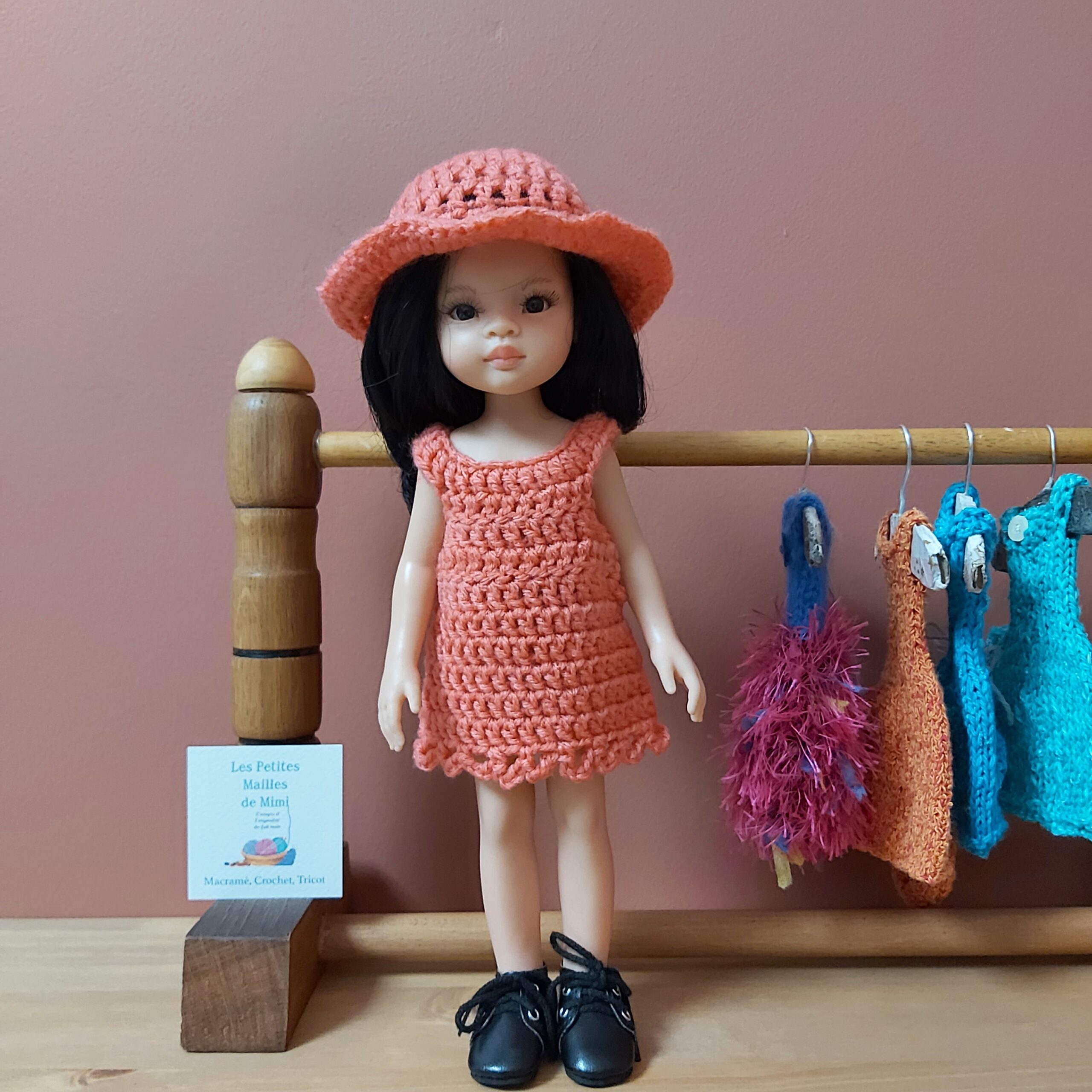 robe et chapeau corail