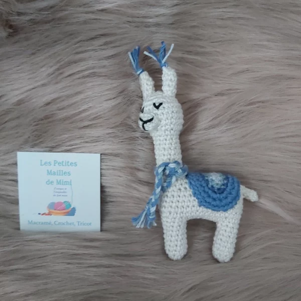 Lama beige et bleu
