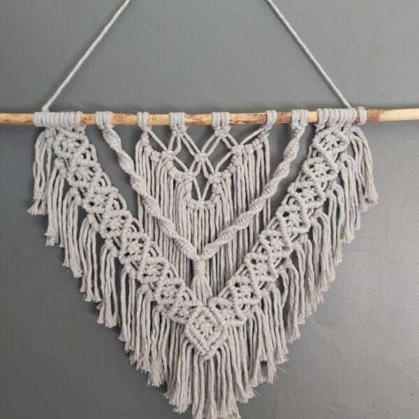 suspension grise en macramé