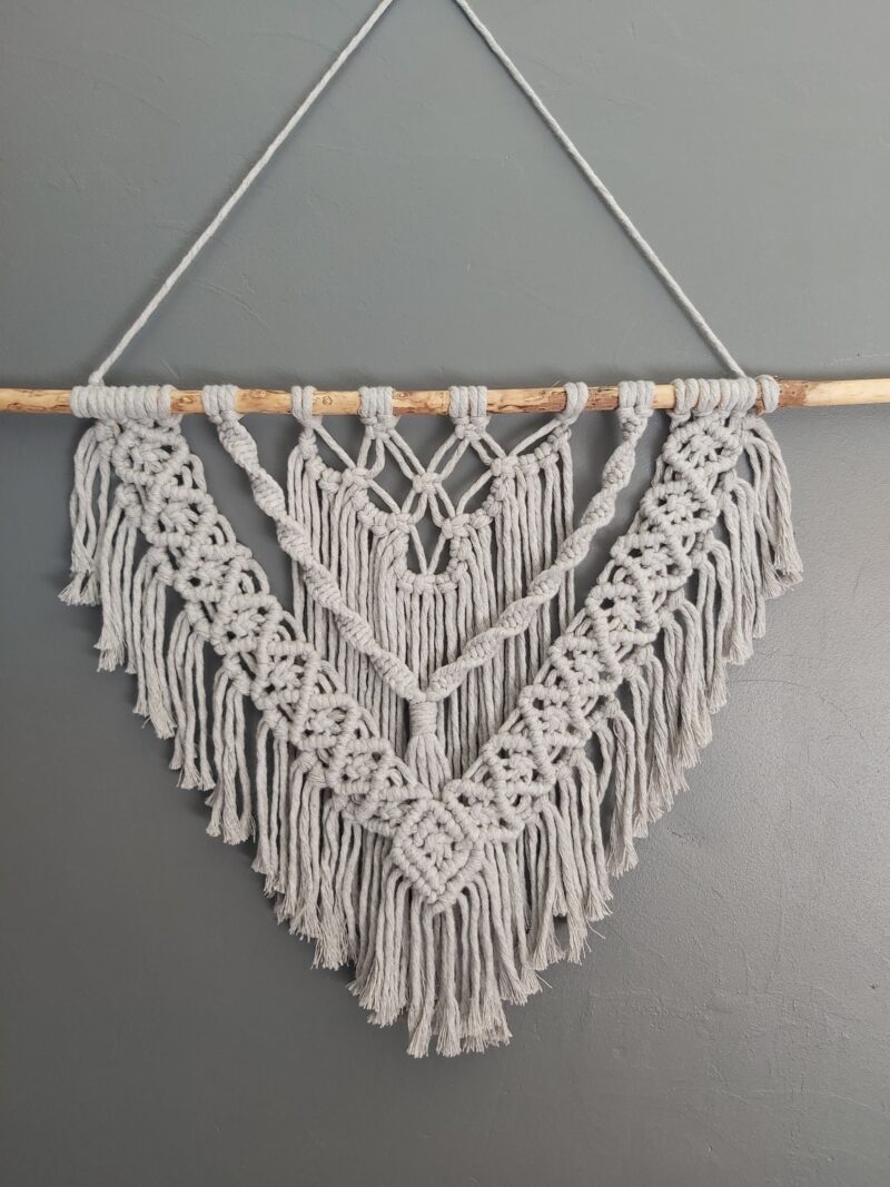suspension grise en macramé
