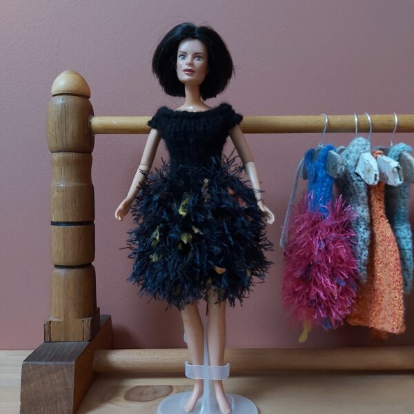robe barbie noire orange et jaune
