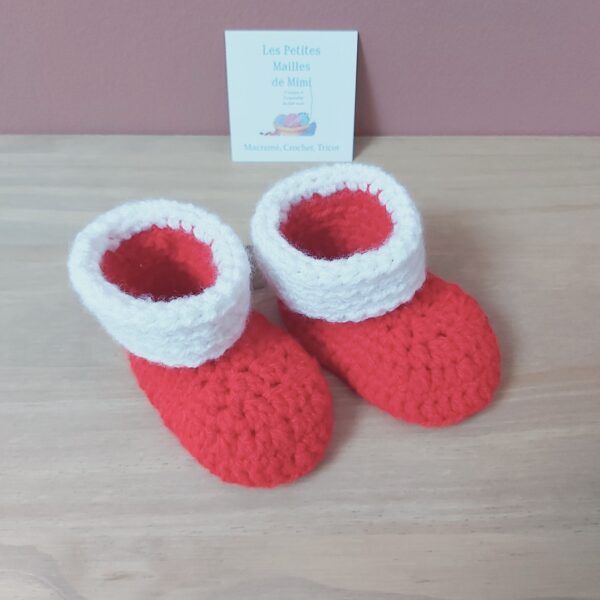 chaussons rouges et blancs