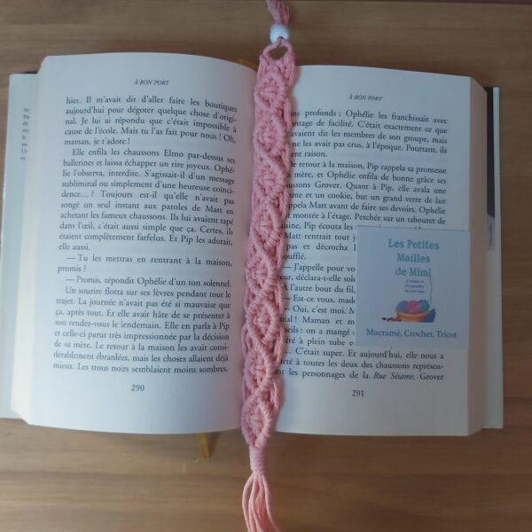 marque-page macramé rose clair