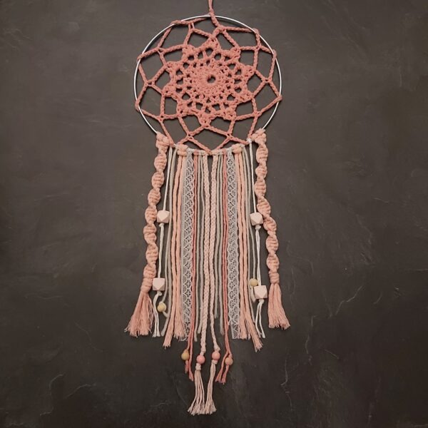 attrape-rêves rose et blanc