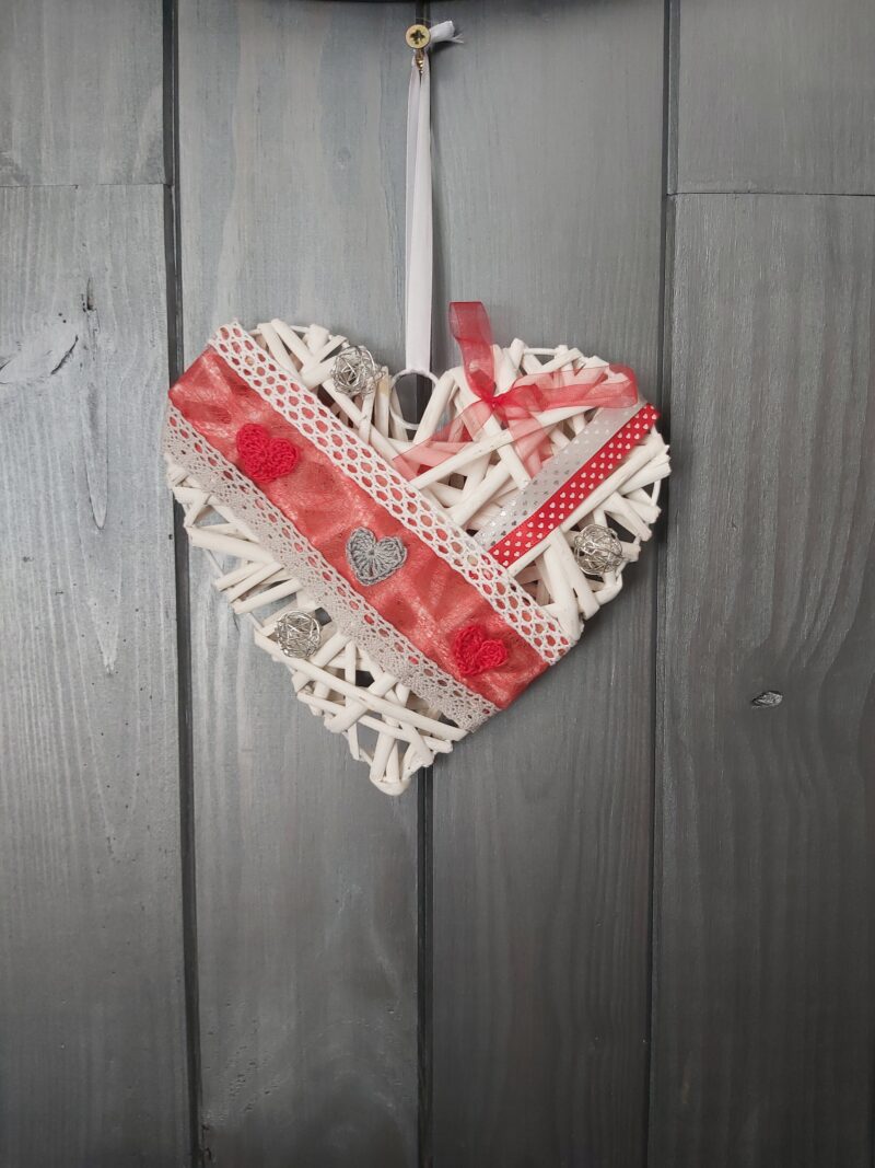 coeur rotin déco rouge blanc argent
