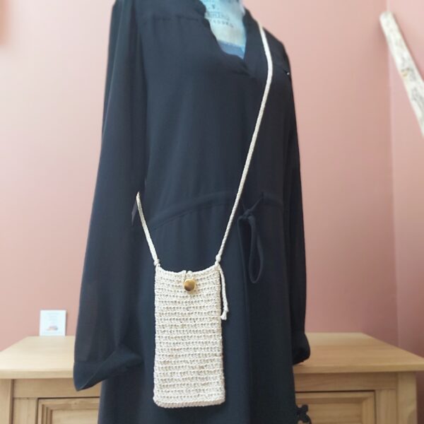 pochette de téléphone dorée