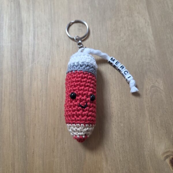 porte-clefs crayon rouge